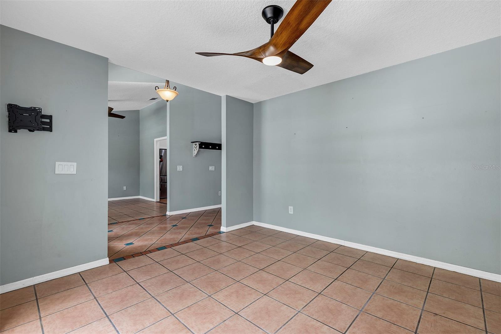 601 RED MAPLE COURT