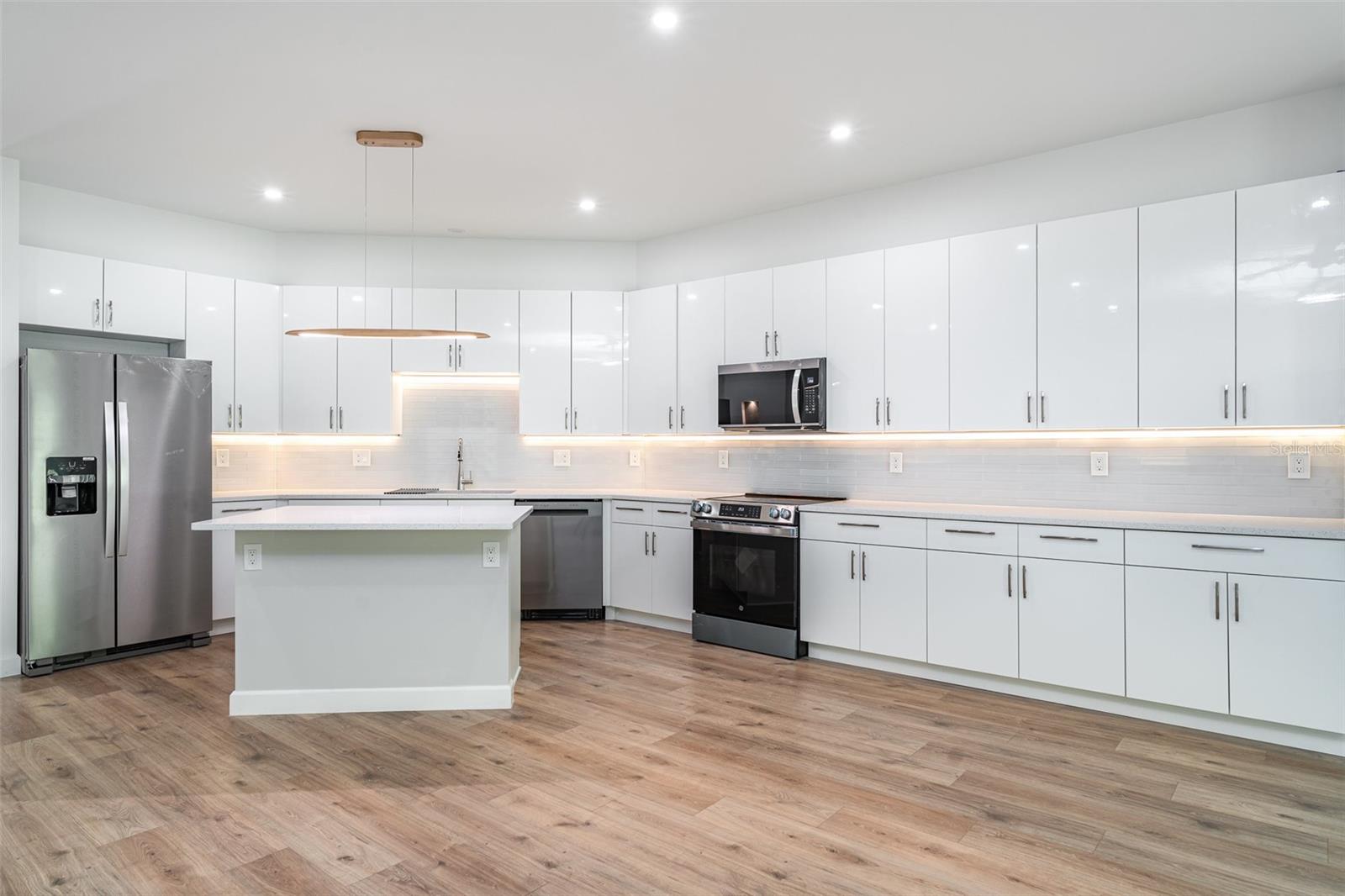 COLONIAL OAKS - Residential