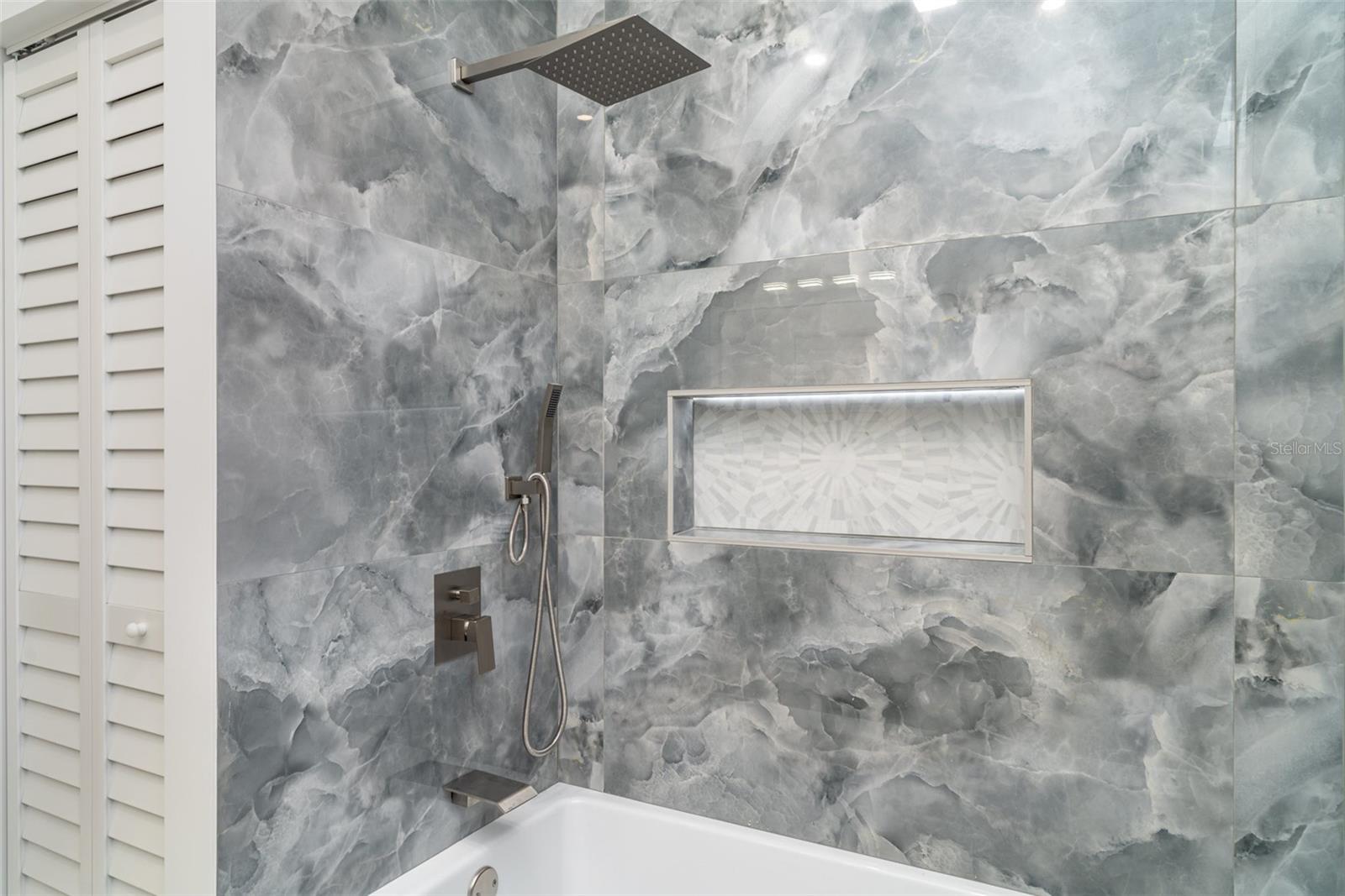 COLONIAL OAKS - Residential