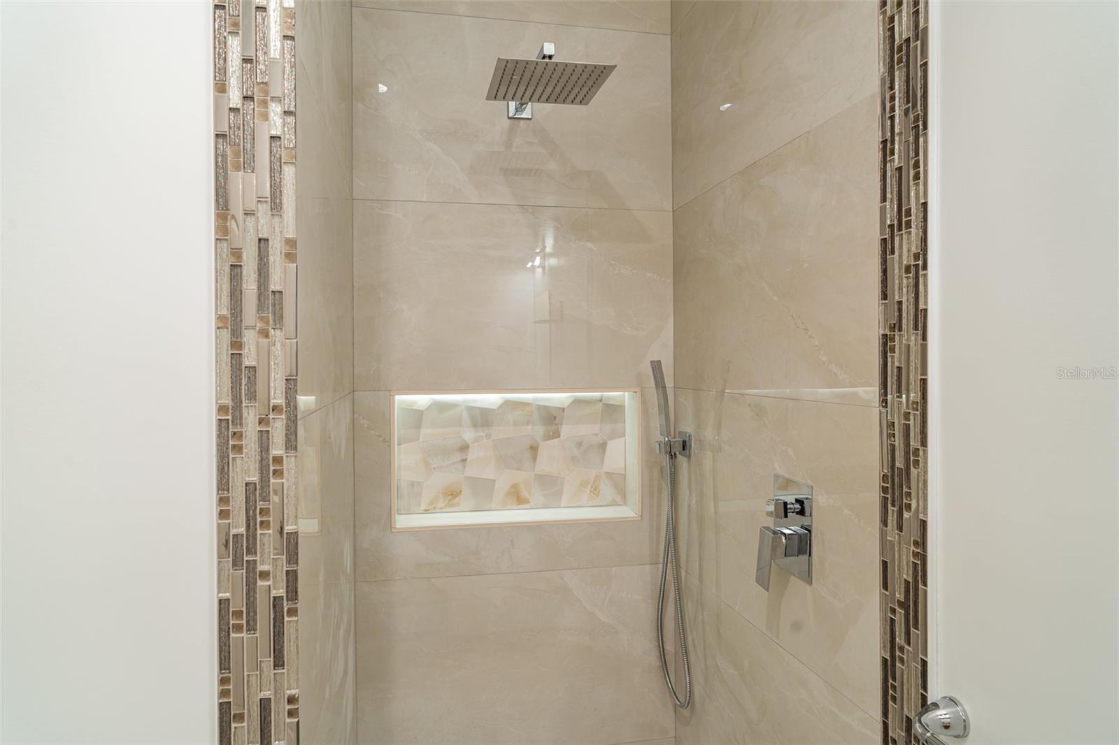 COLONIAL OAKS - Residential