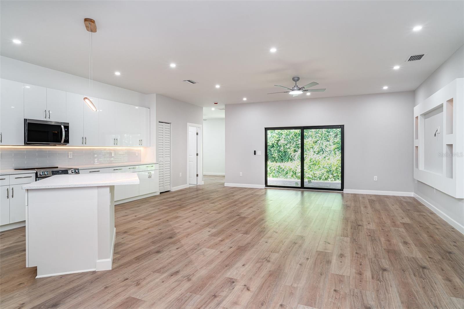 COLONIAL OAKS - Residential