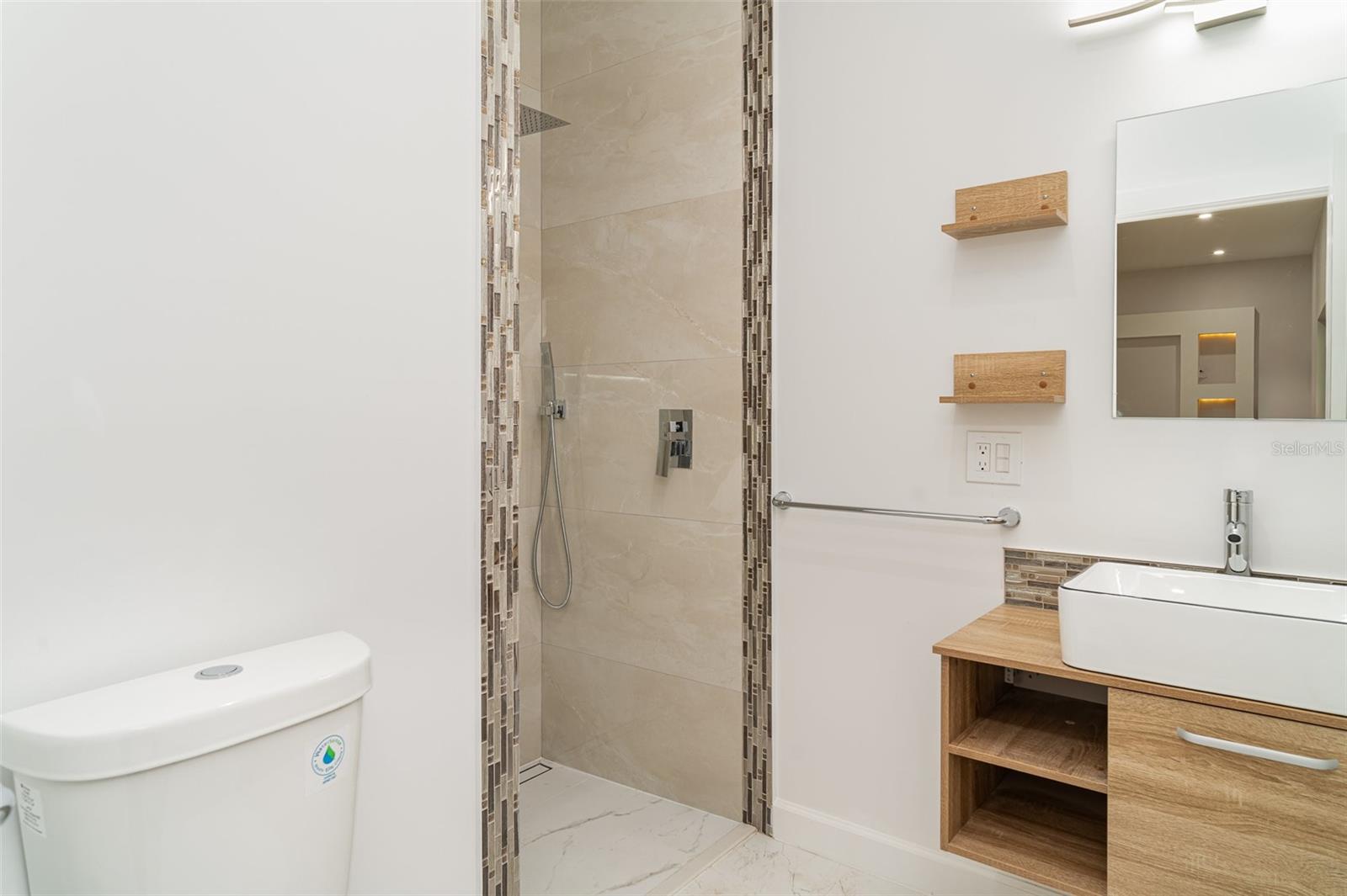 COLONIAL OAKS - Residential