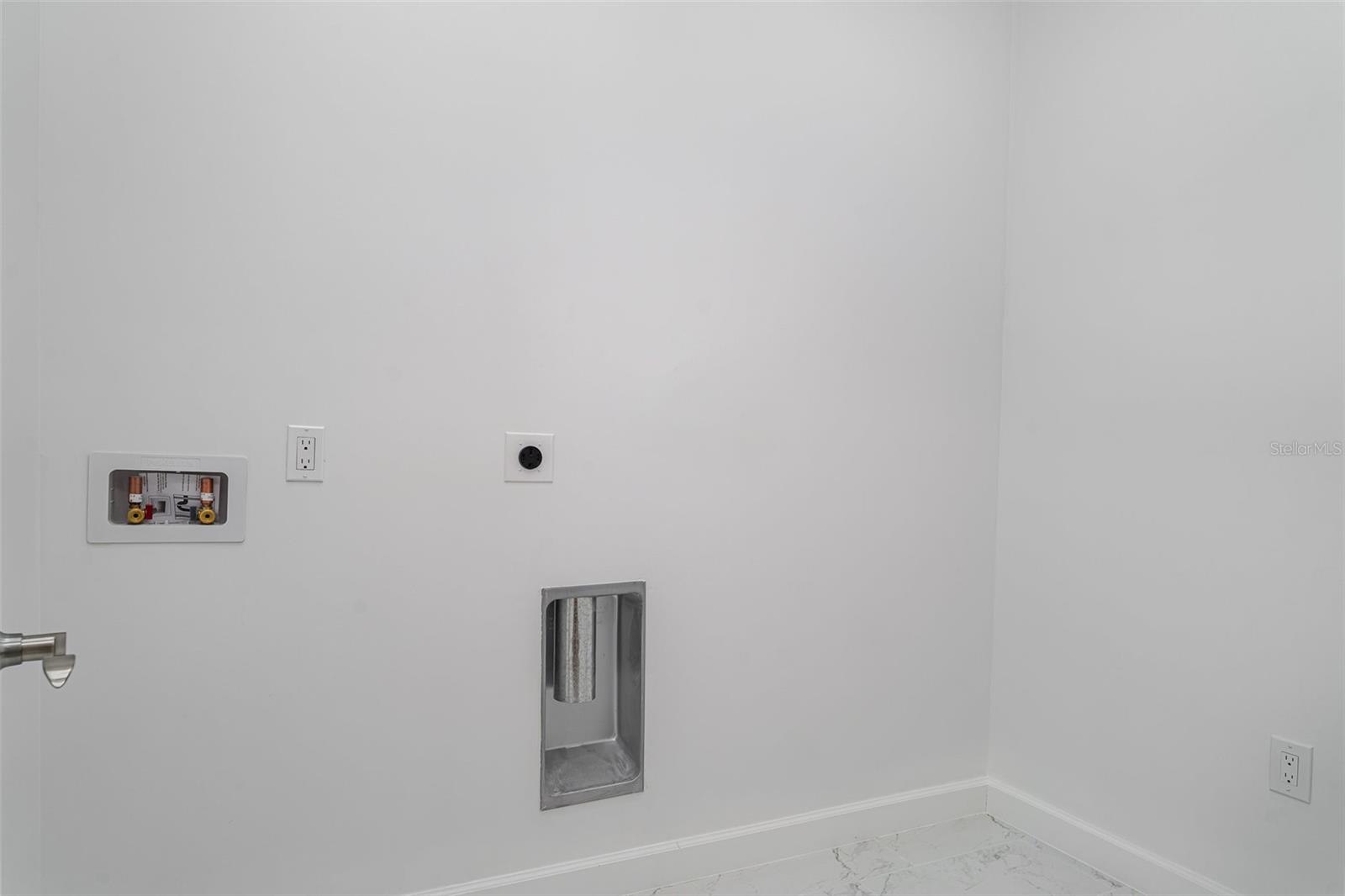 COLONIAL OAKS - Residential