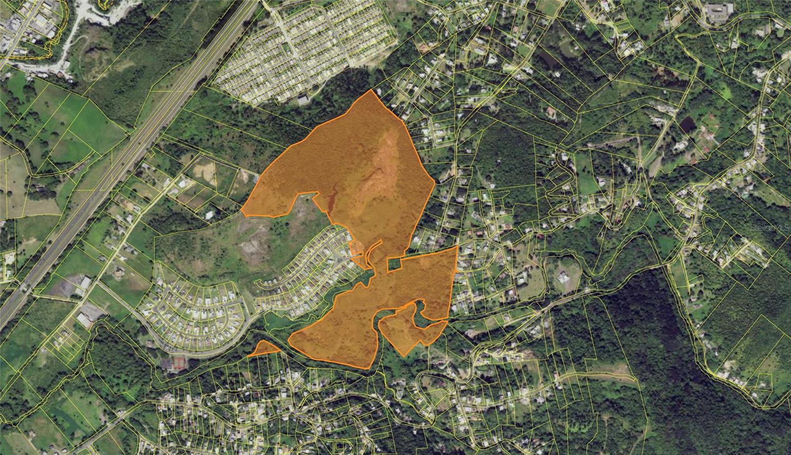 Excellent Opportunity for Developers and Investors in a High-Demand Area with Easy Access to Highway PR-52 in Barrio Vegas, Cayey, P.R.!
Invest in one of the most central areas of Puerto Rico and enjoy cool climate all year round!
Ideal for Residential Communities, Housing Projects, or Commercial Development
A spacious 39.83-cuerda (approximately 38.7-acre) lot is for sale, located in Barrio Vegas, Sector Los López in Cayey. This property boasts an excellent location and great development potential. Sold As Is
Acre of land approximate: $3700000
Total: $1,473,710
Strategic Location: Just minutes from Highway PR-52, with easy access to San Juan, Caguas, and the southern region of the island.
Cool Climate & Scenic Views: Cayey is known for its pleasant year-round weather and natural beauty.
Growing Area: Near the University of Puerto Rico at Cayey, shopping centers, restaurants, hospitals, and more.
Ideal for Development: Urbanization or multi-family housing project, Agricultural parcels with transformation potentia, Planned communities or mixed-use developments
Mostly usable topography, Easy access to main roads, Area with increasing residential and commercial demand