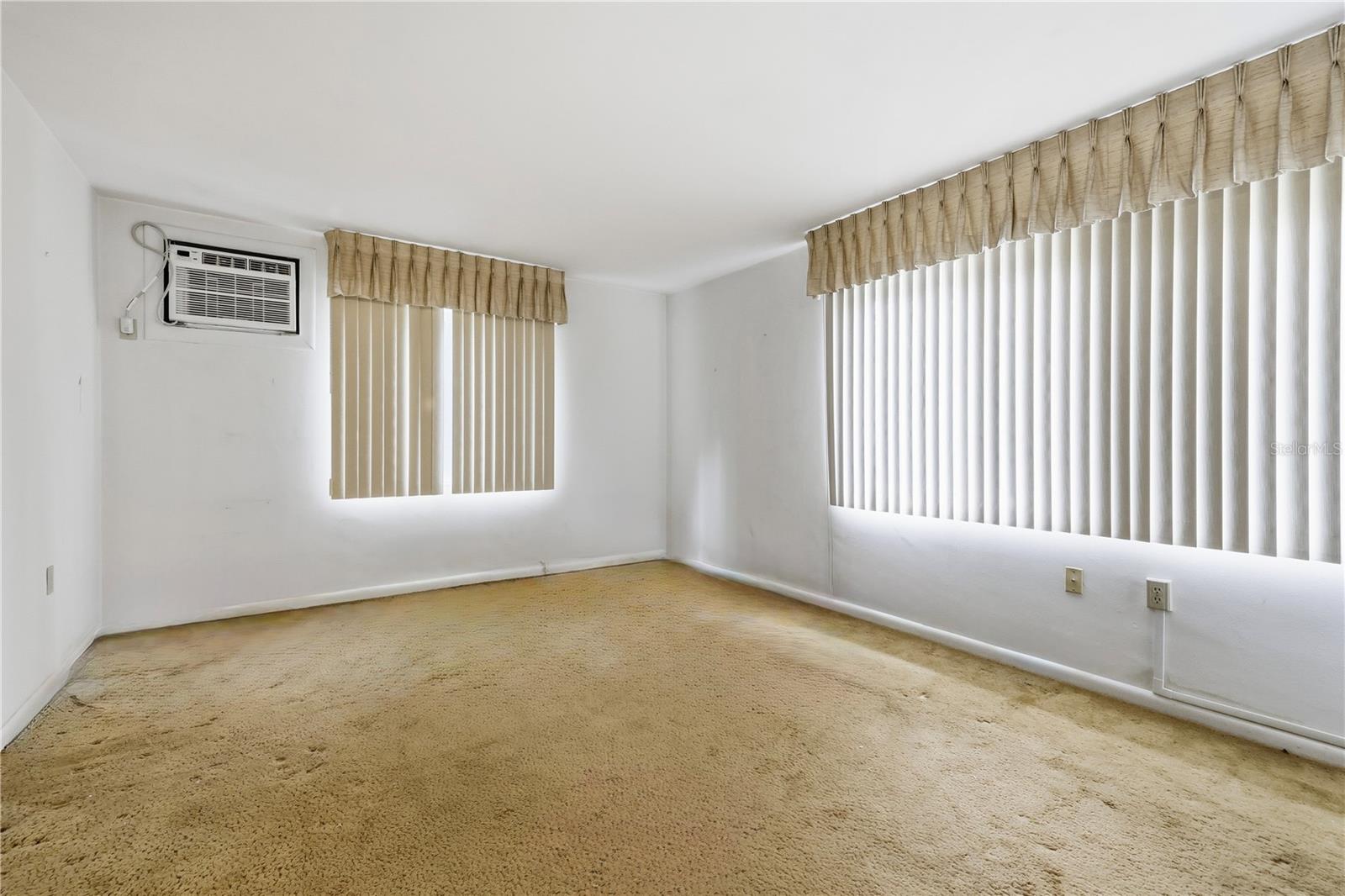 BEVERLY HILLS UNIT 02 - Residential