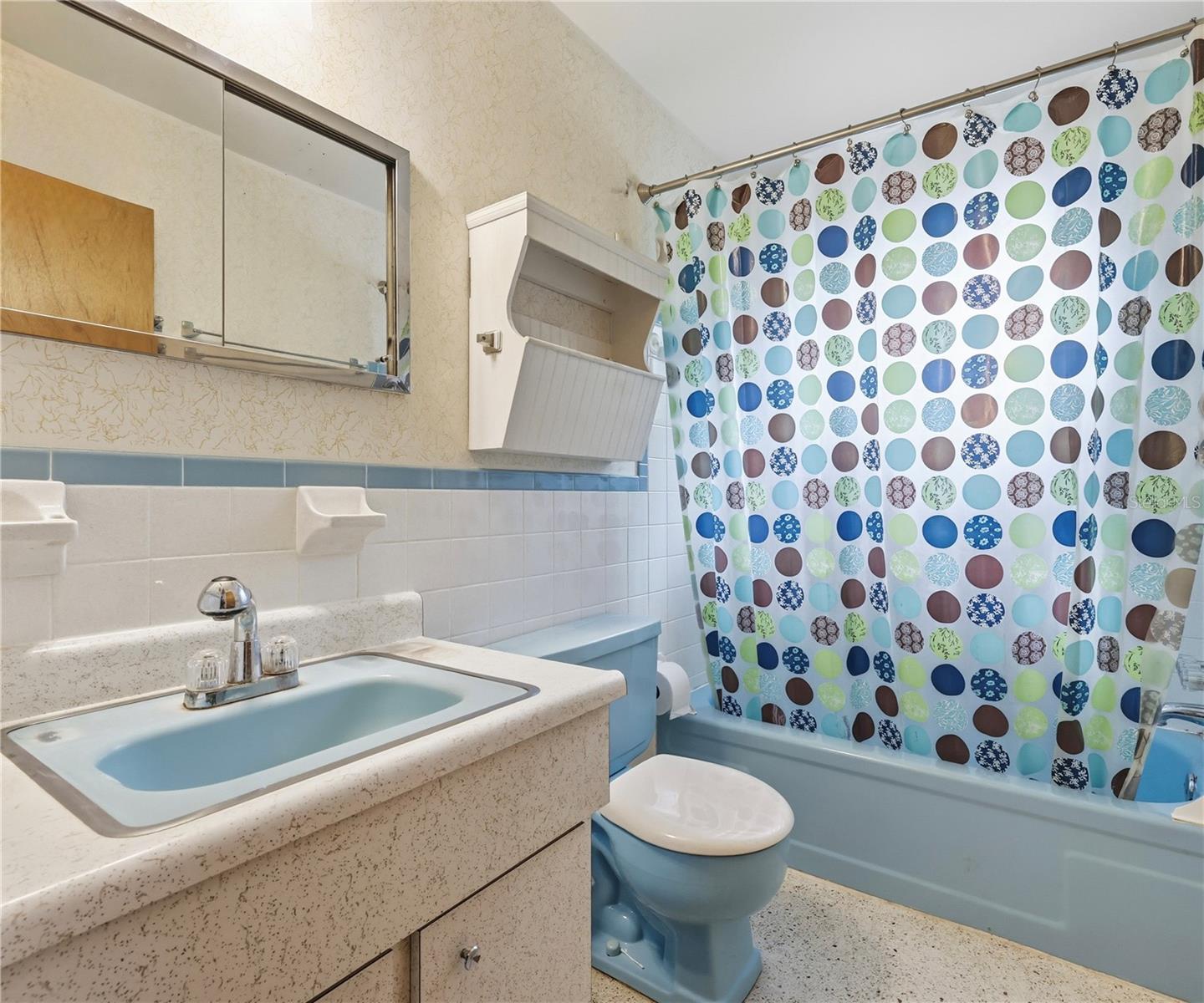 BEVERLY HILLS UNIT 02 - Residential