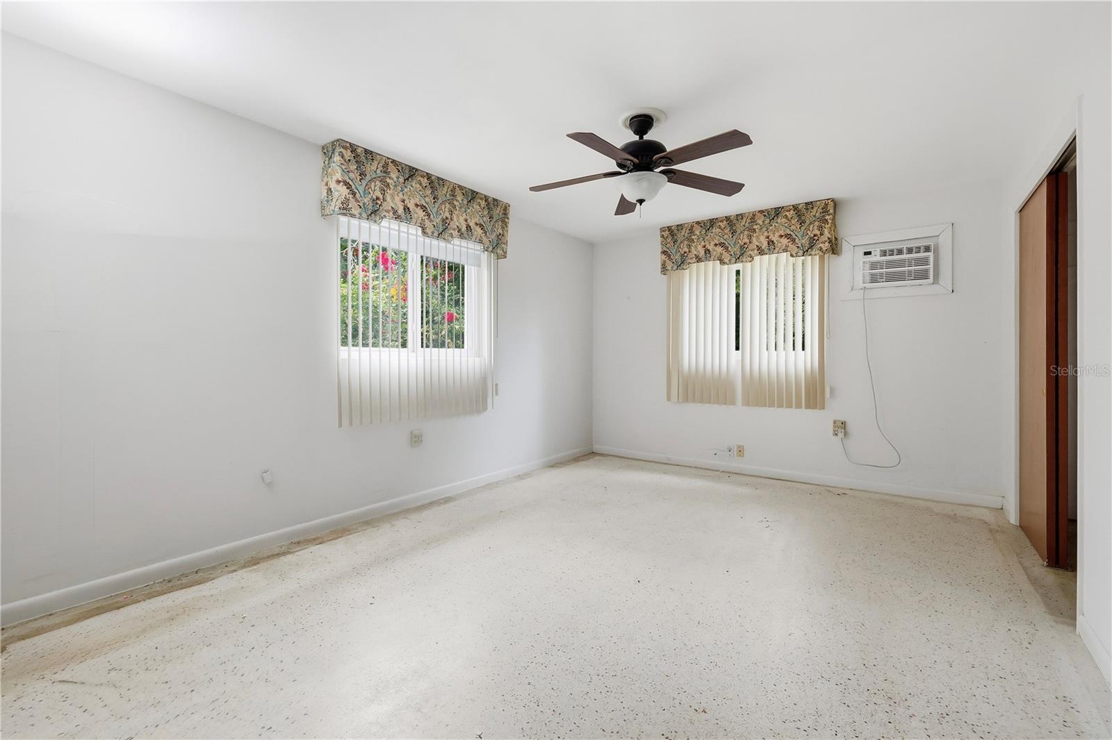 BEVERLY HILLS UNIT 02 - Residential