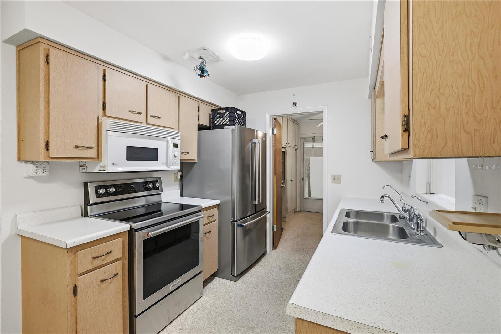 BEVERLY HILLS UNIT 02 - Residential