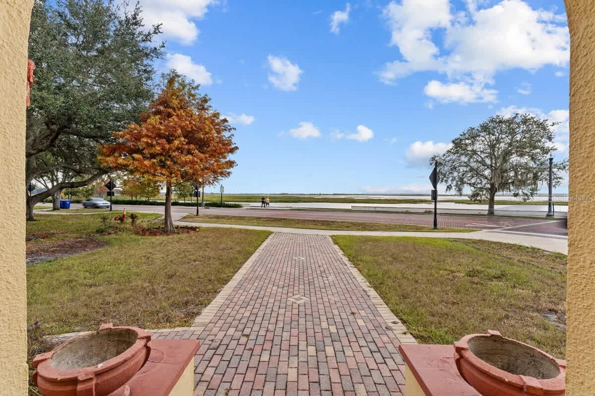 304 LAKESHORE BOULEVARD 1