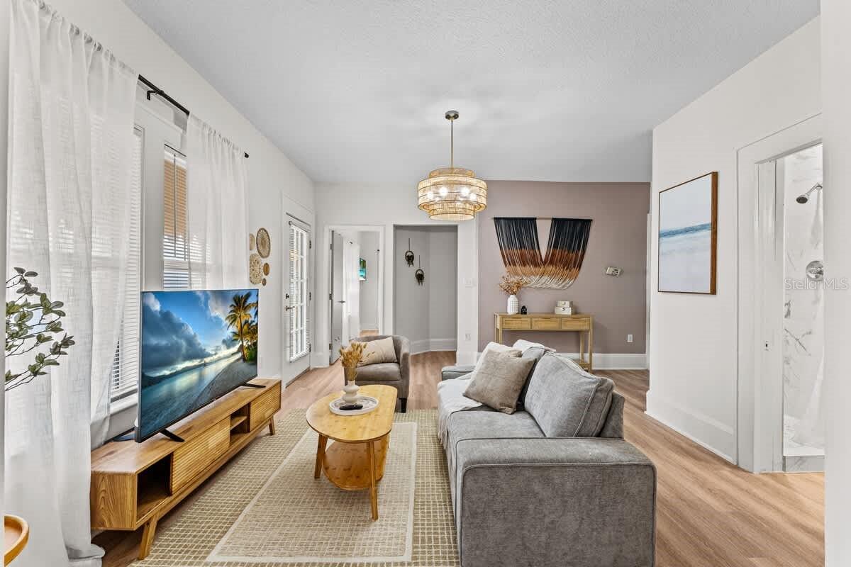 304 LAKESHORE BOULEVARD 1