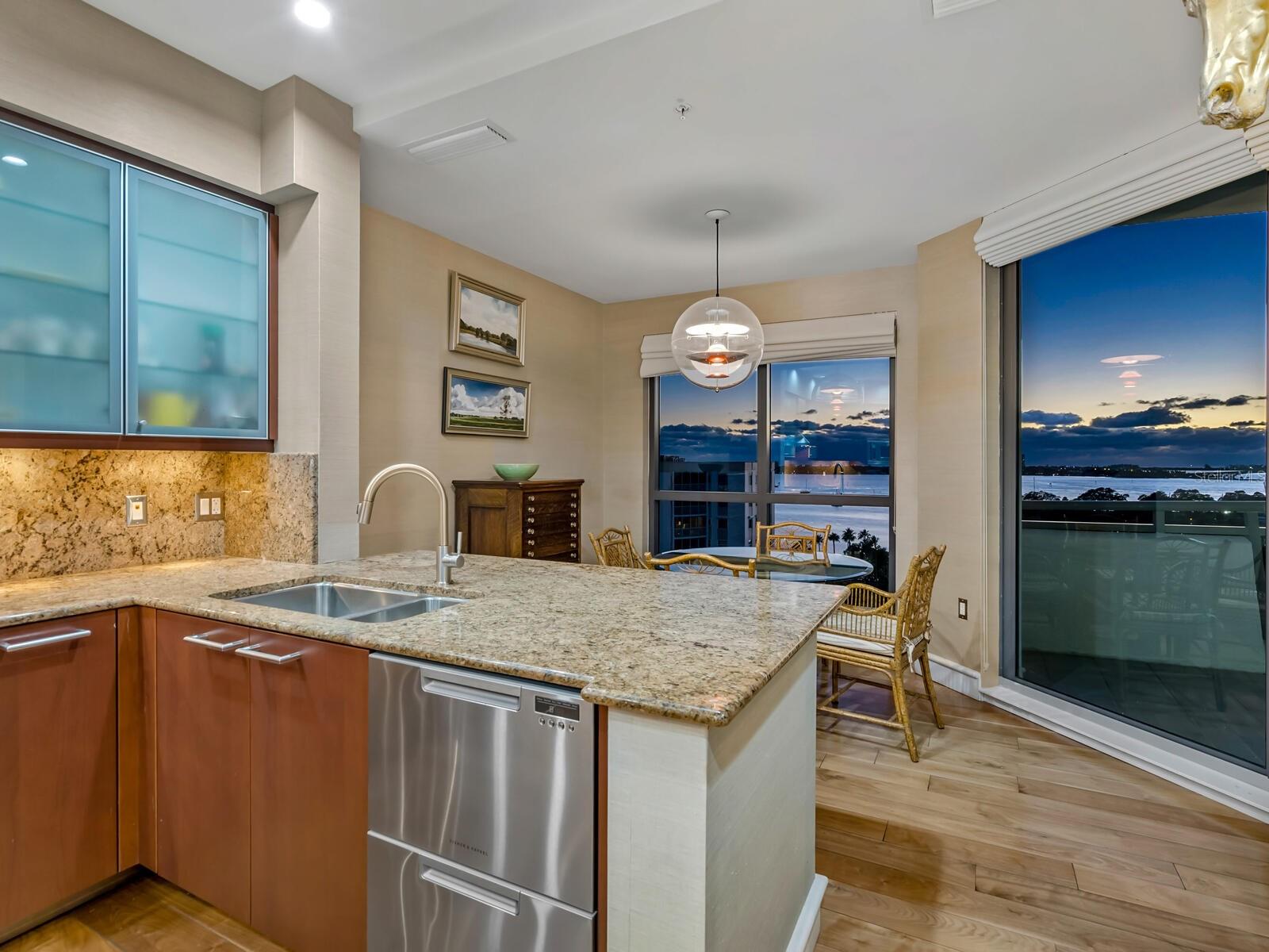 THE SAVOY ON PALM - Residential