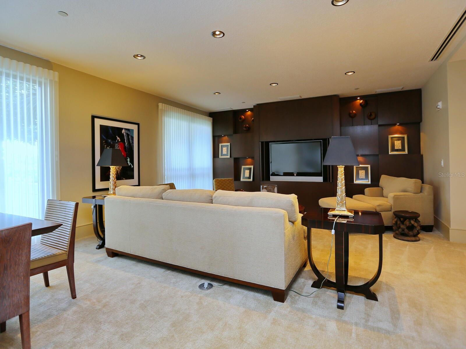 THE SAVOY ON PALM - Residential