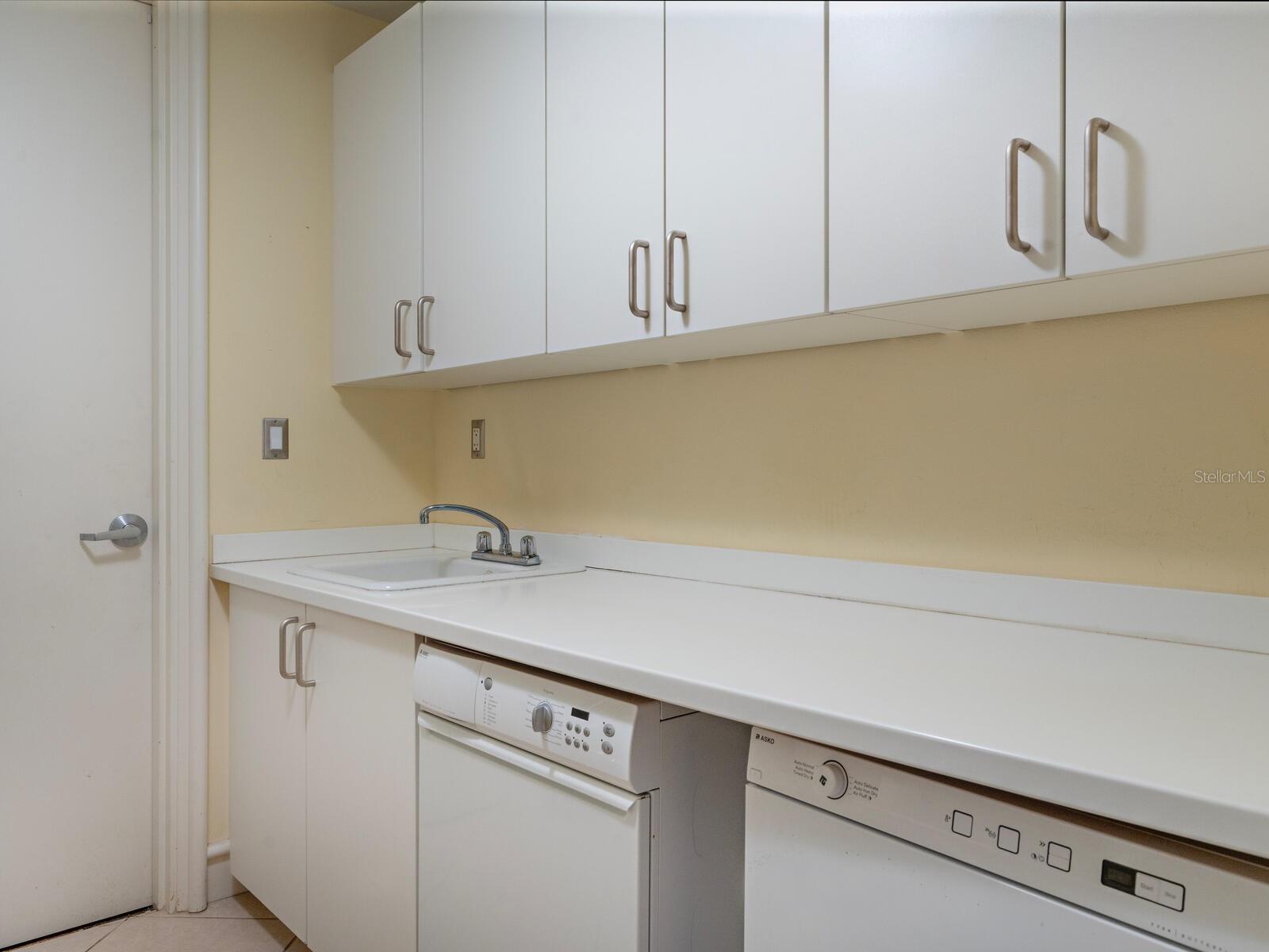 THE SAVOY ON PALM - Residential