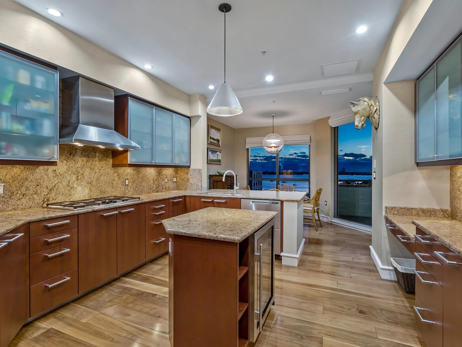 THE SAVOY ON PALM - Residential