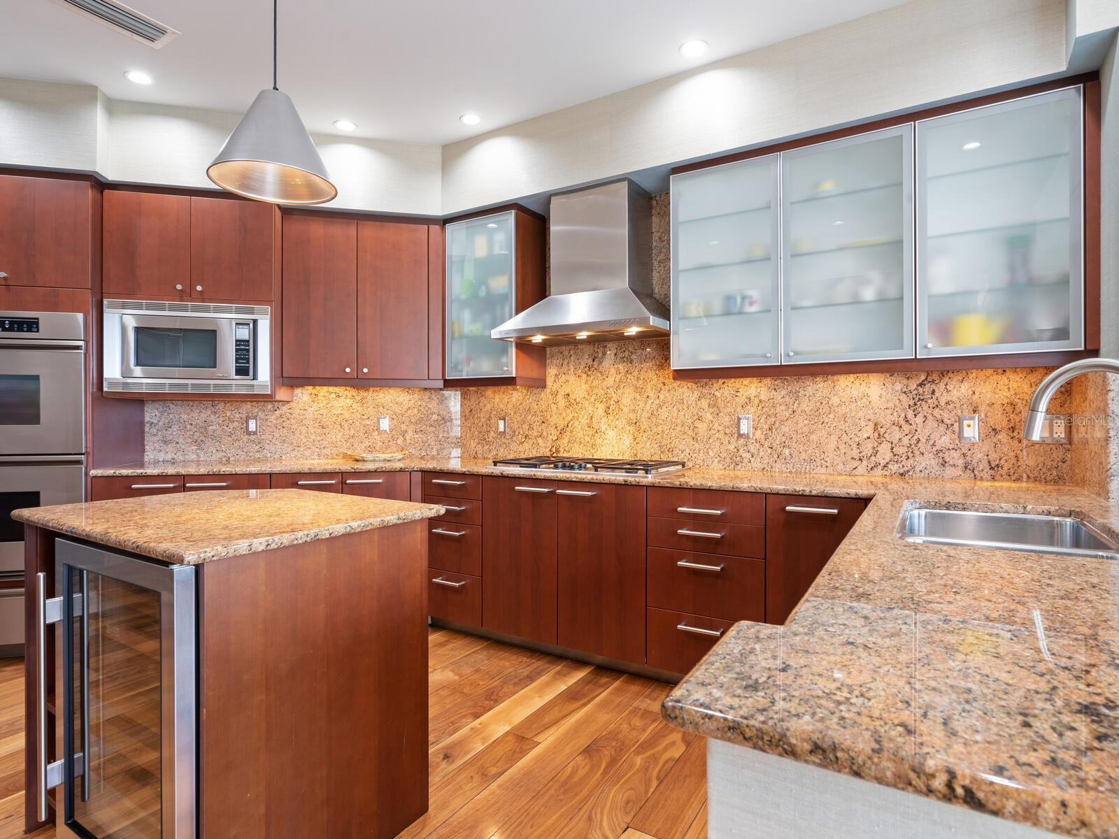 THE SAVOY ON PALM - Residential