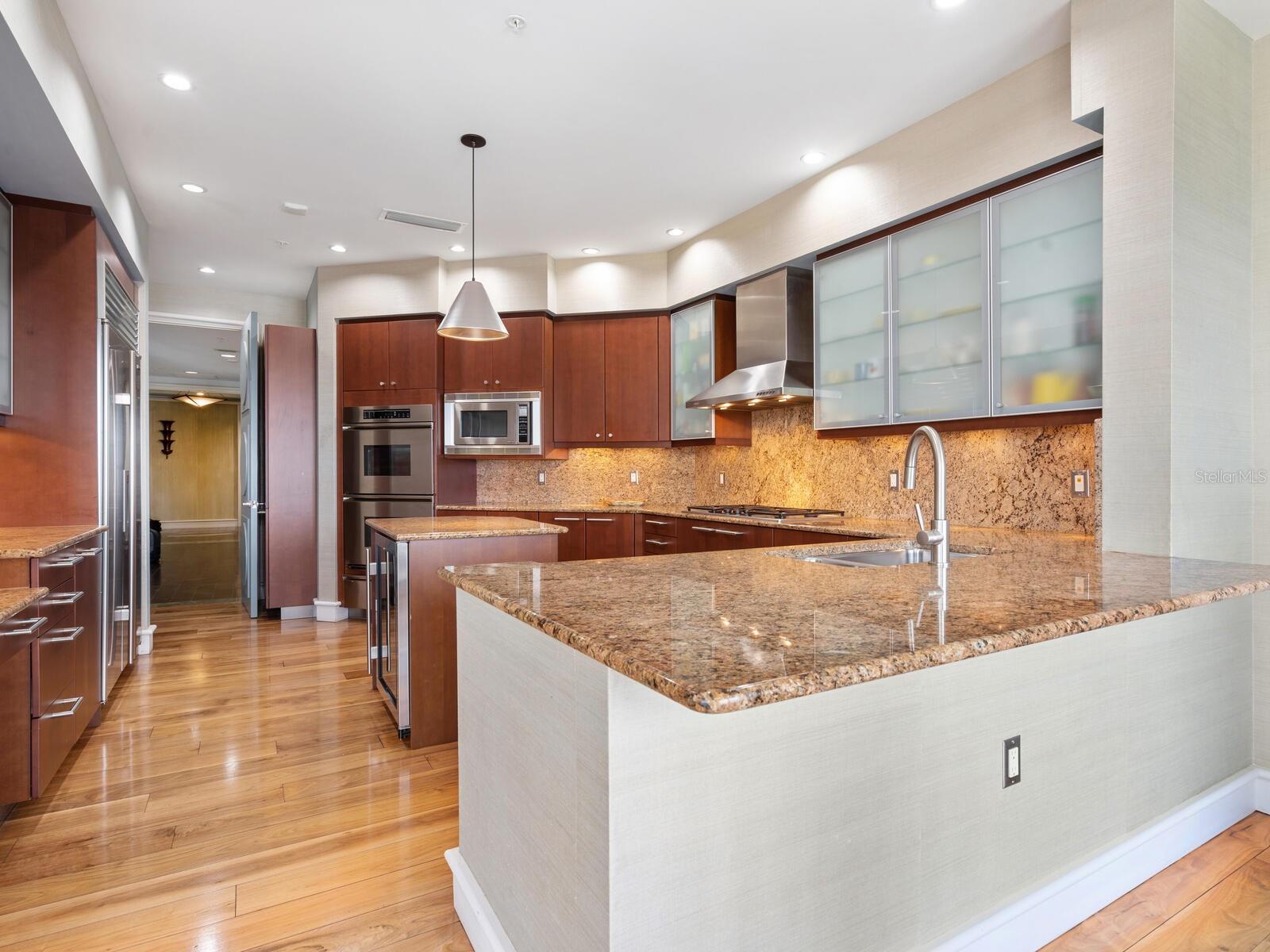 THE SAVOY ON PALM - Residential