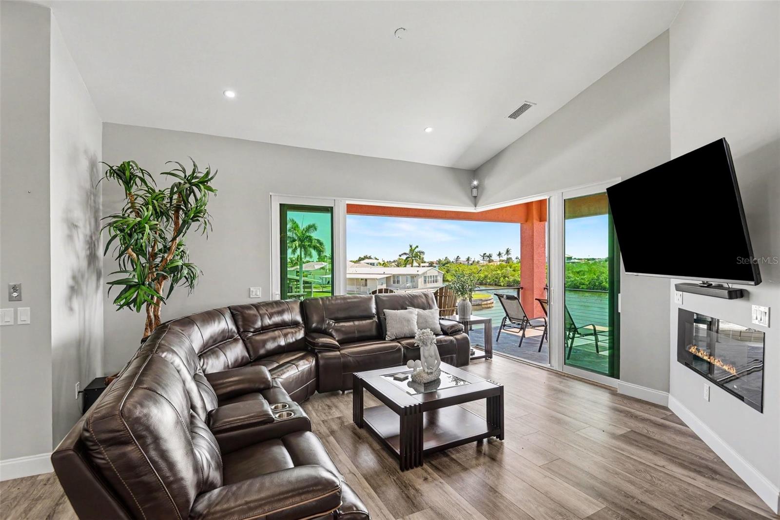 604 TAHITI COURT, PUNTA GORDA, FL, 33950 2 604 TAHITI COURT