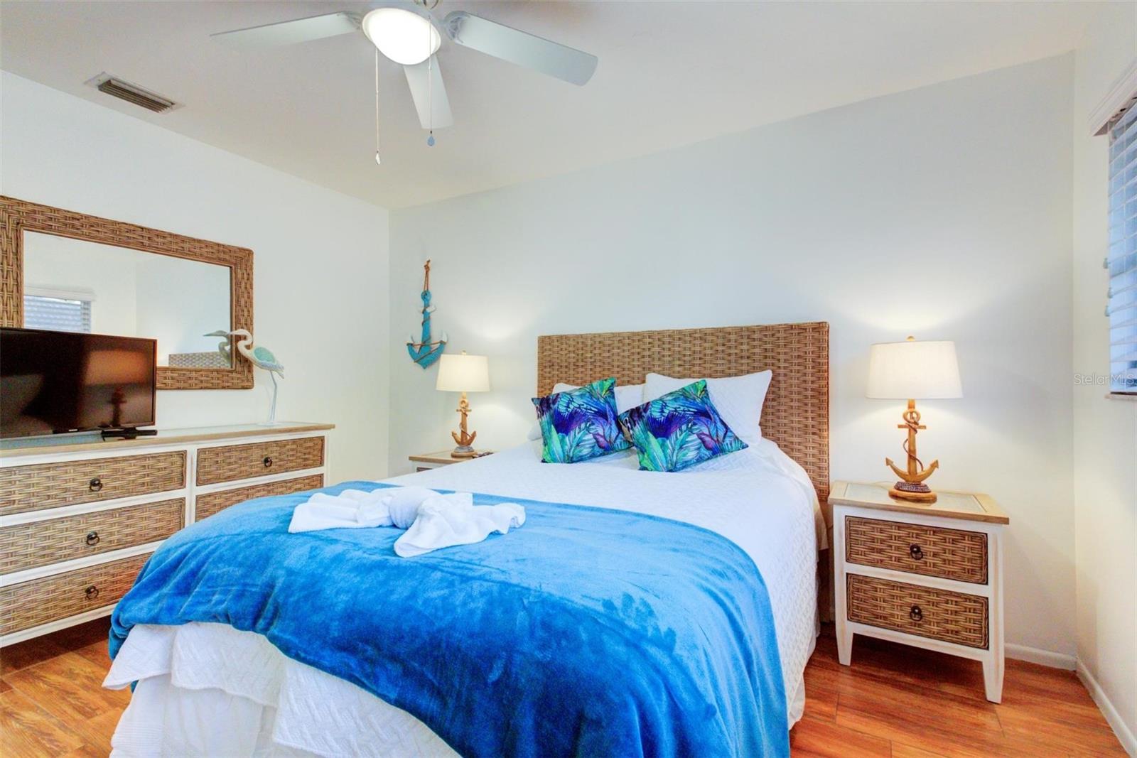 SIESTA ISLES - Residential Lease