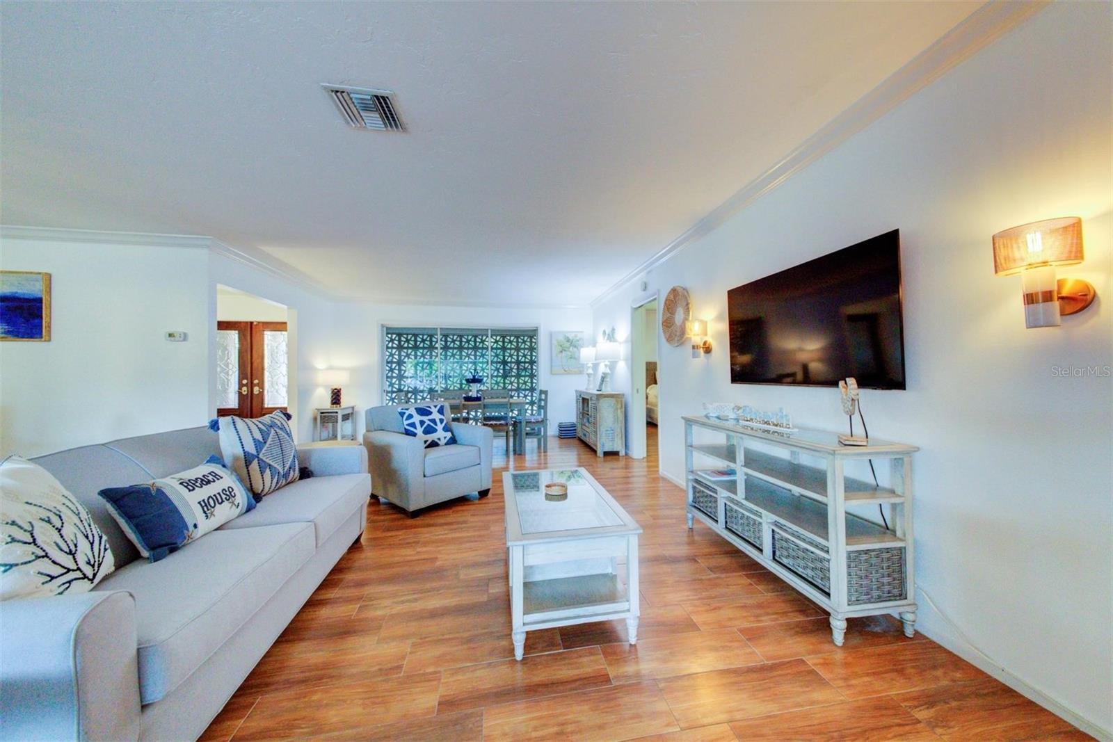 SIESTA ISLES - Residential Lease