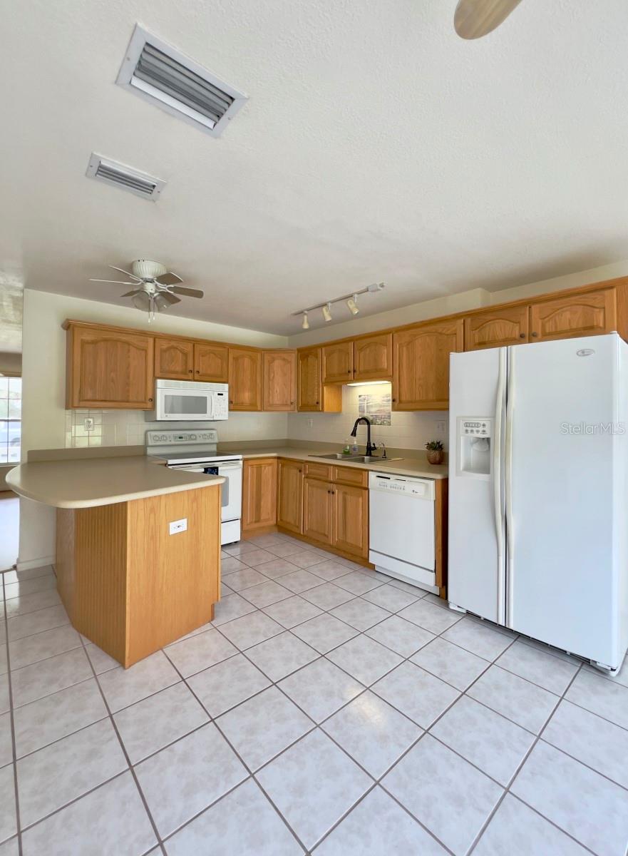 RAINBOW LAKES ESTATE - Residential