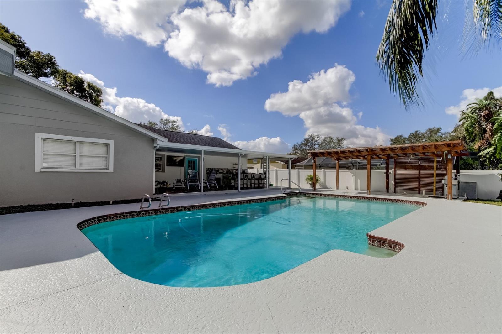 706 KINGSWOOD LOOP