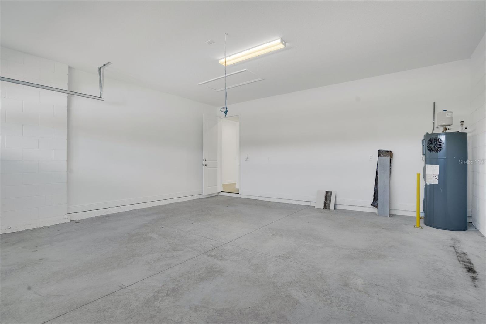 RESERVES AT HAMMOCK OAKS - Residential