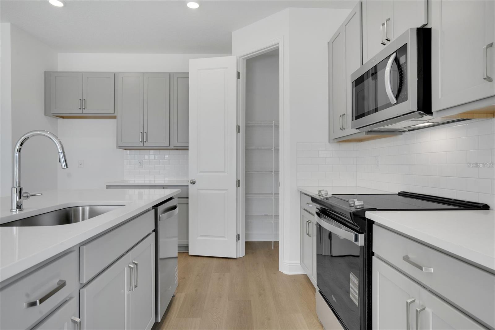 RESERVES AT HAMMOCK OAKS - Residential