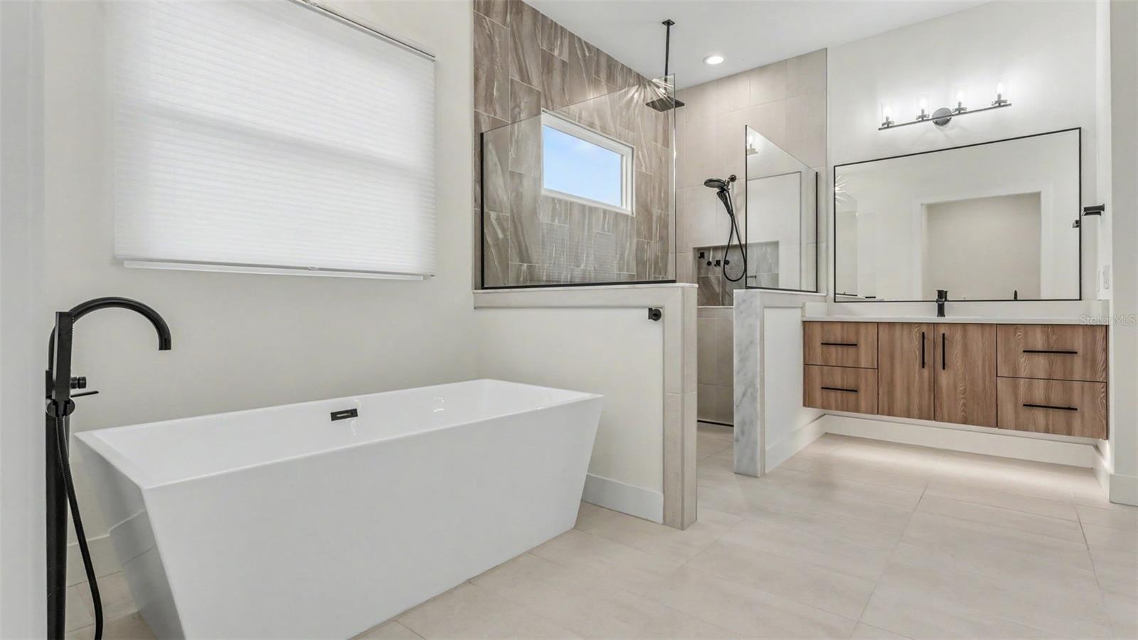 DELPHI HILLS - Residential