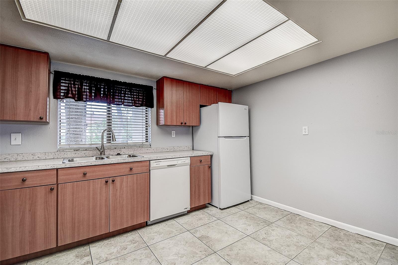 VILLAGE LAKE CONDO - Residential