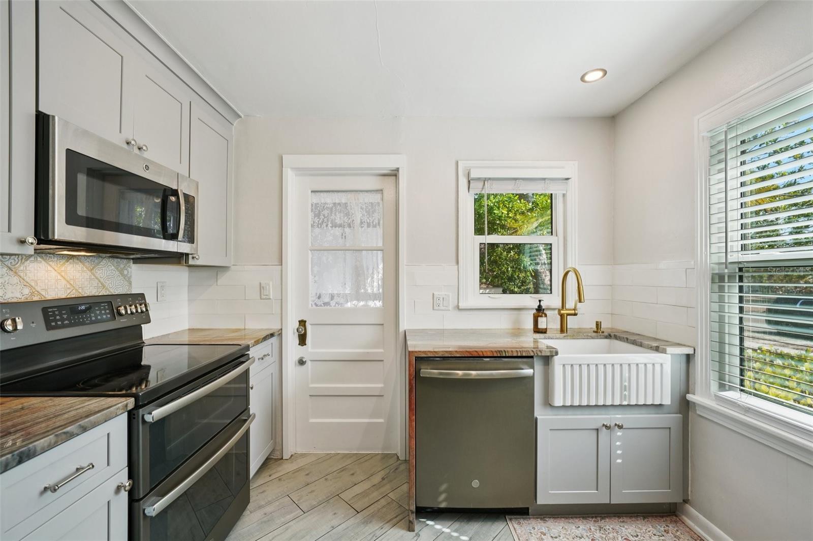 KENILWORTH - Residential