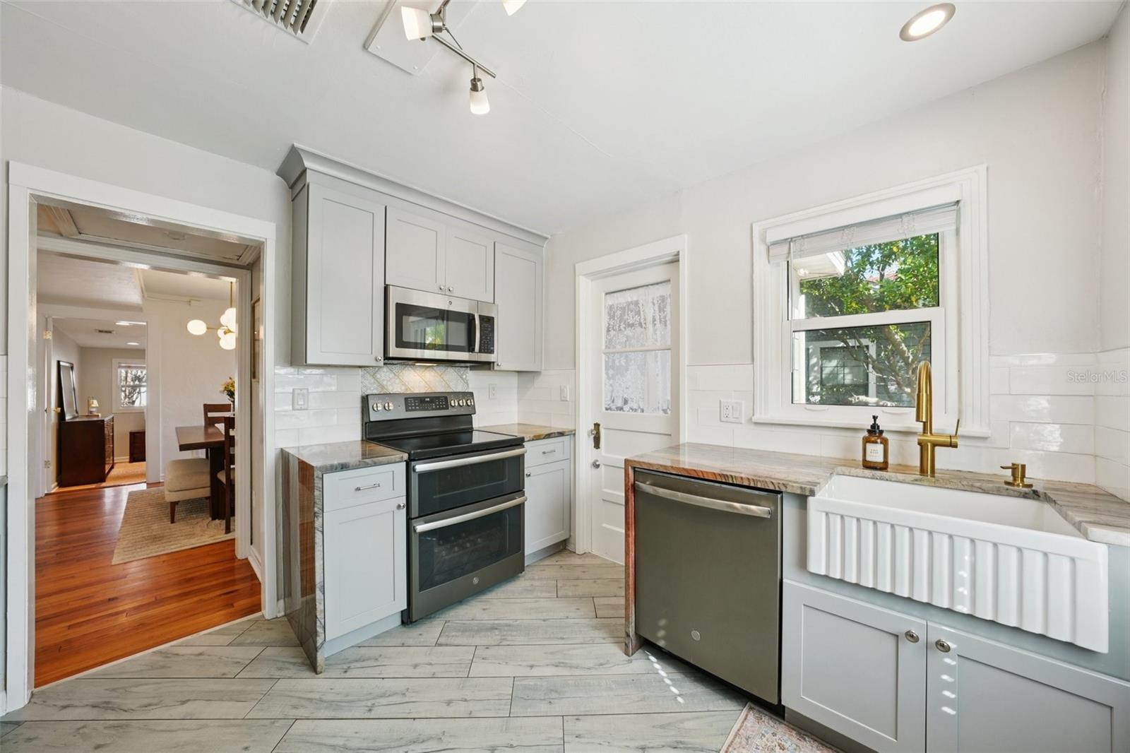 KENILWORTH - Residential