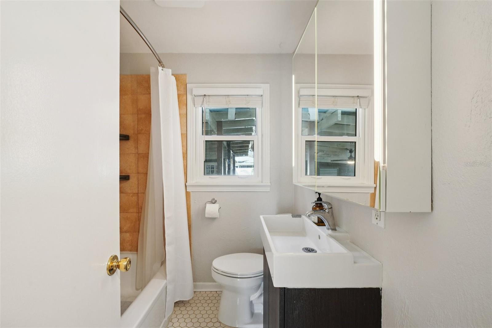 KENILWORTH - Residential