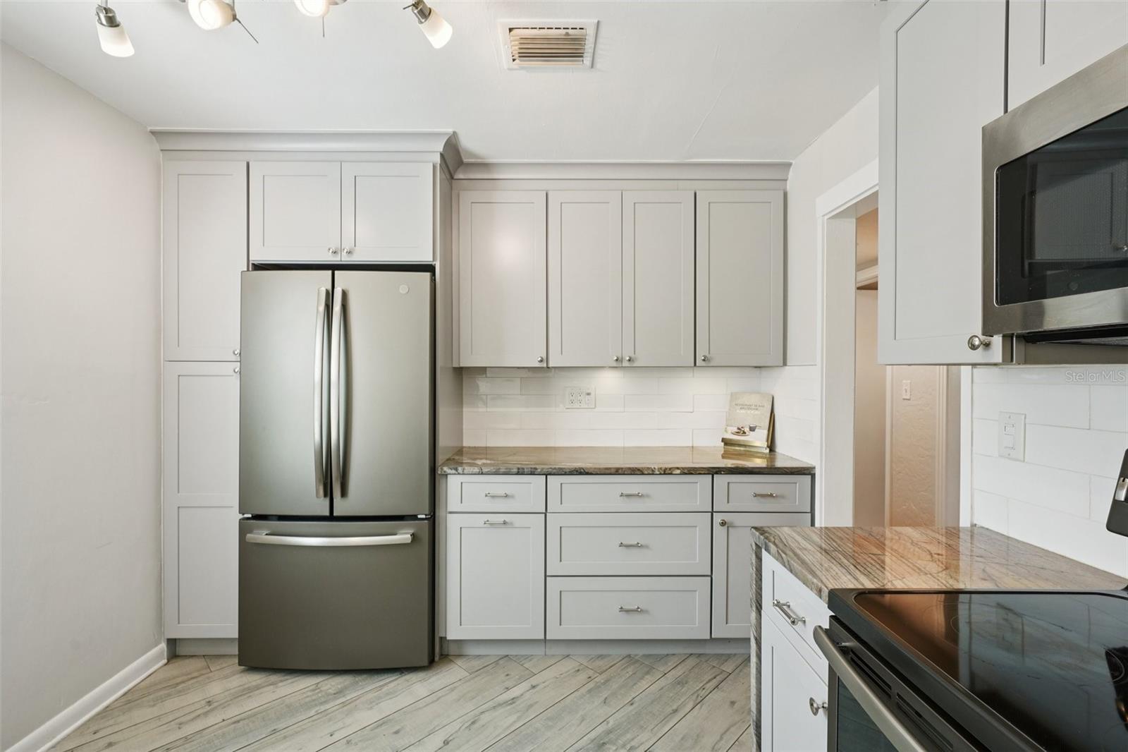 KENILWORTH - Residential