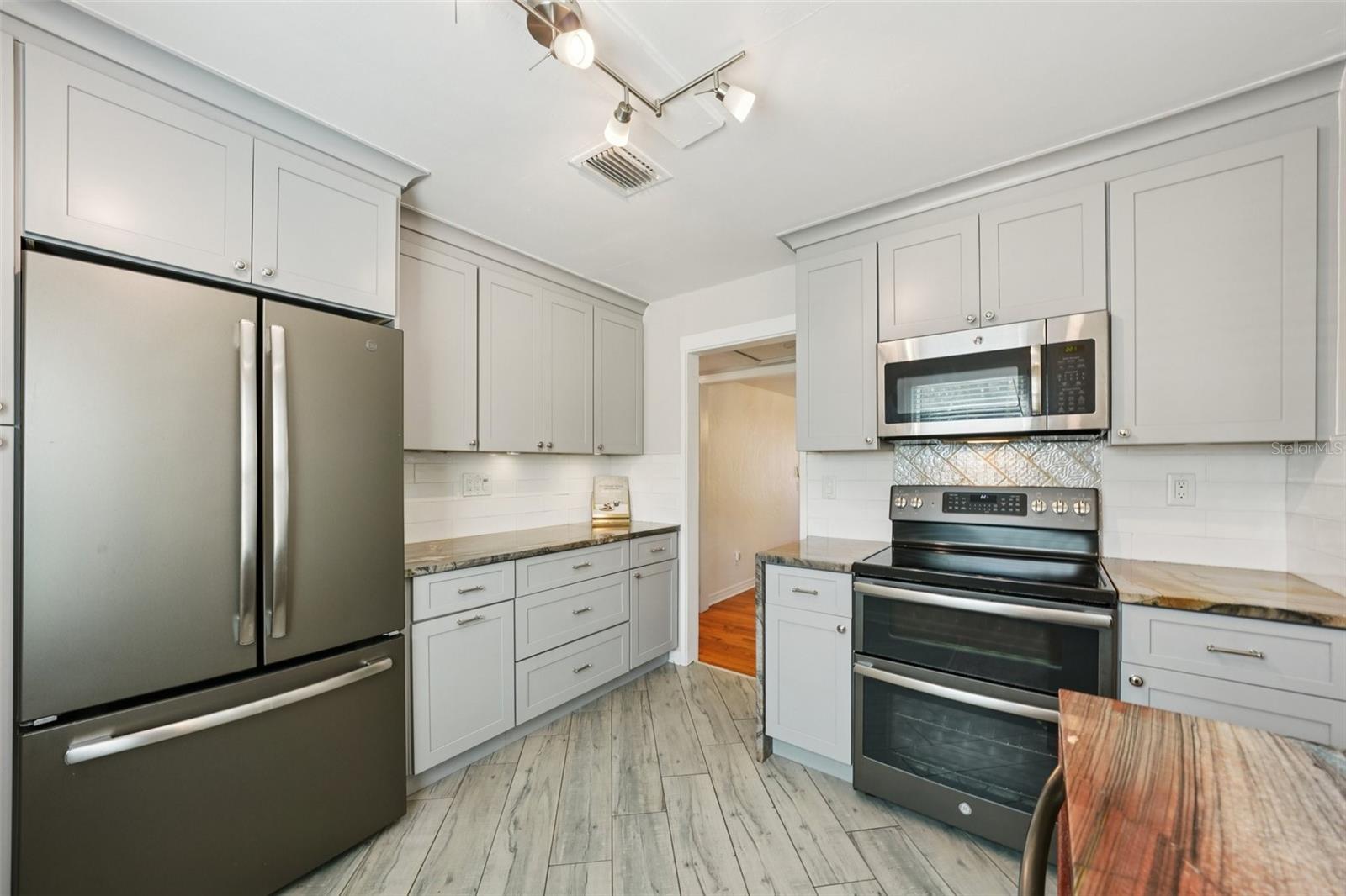 KENILWORTH - Residential