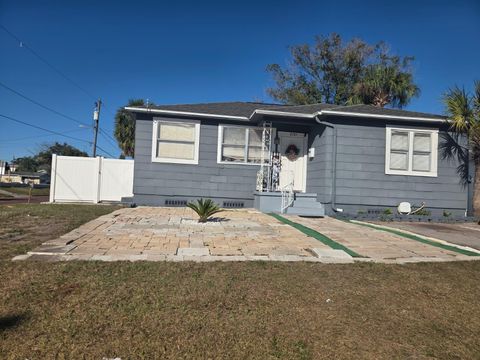 Photo of 2737 W Spruce Street, Tampa, FL 33607 (MLS # TB8459141)
