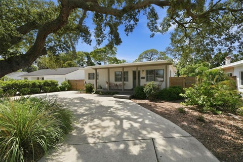Property photo of 560 62nd Avenue S, St Petersburg, FL 33705