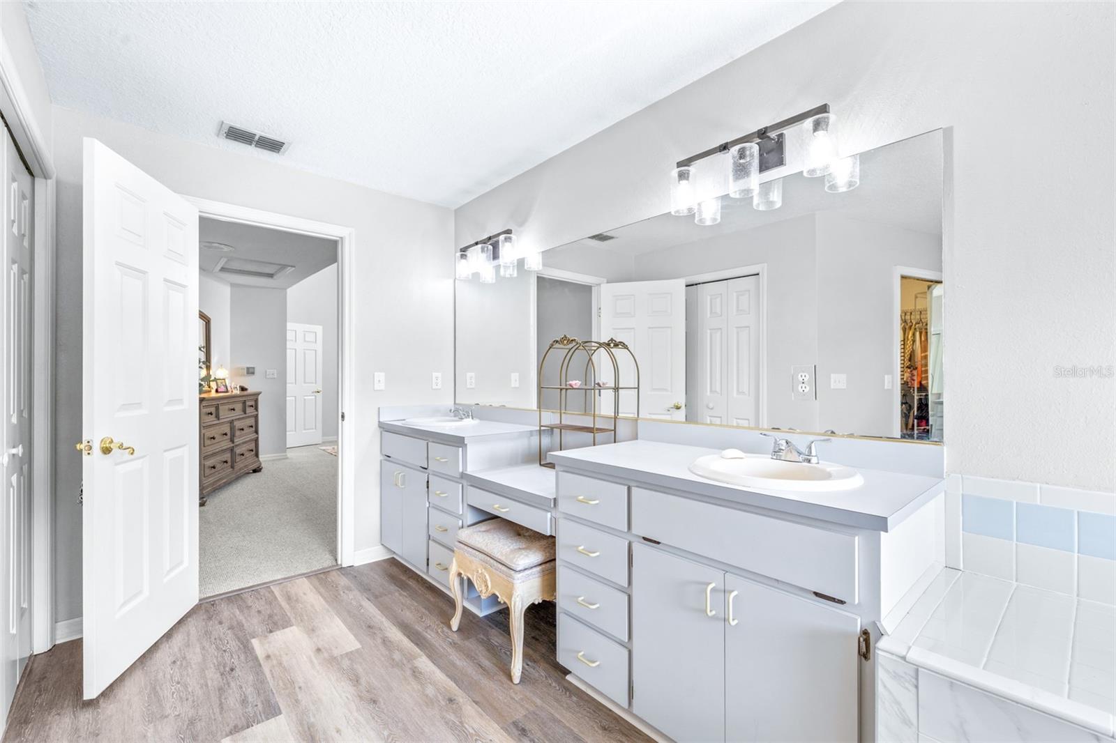 ARIETTA POINT - Residential