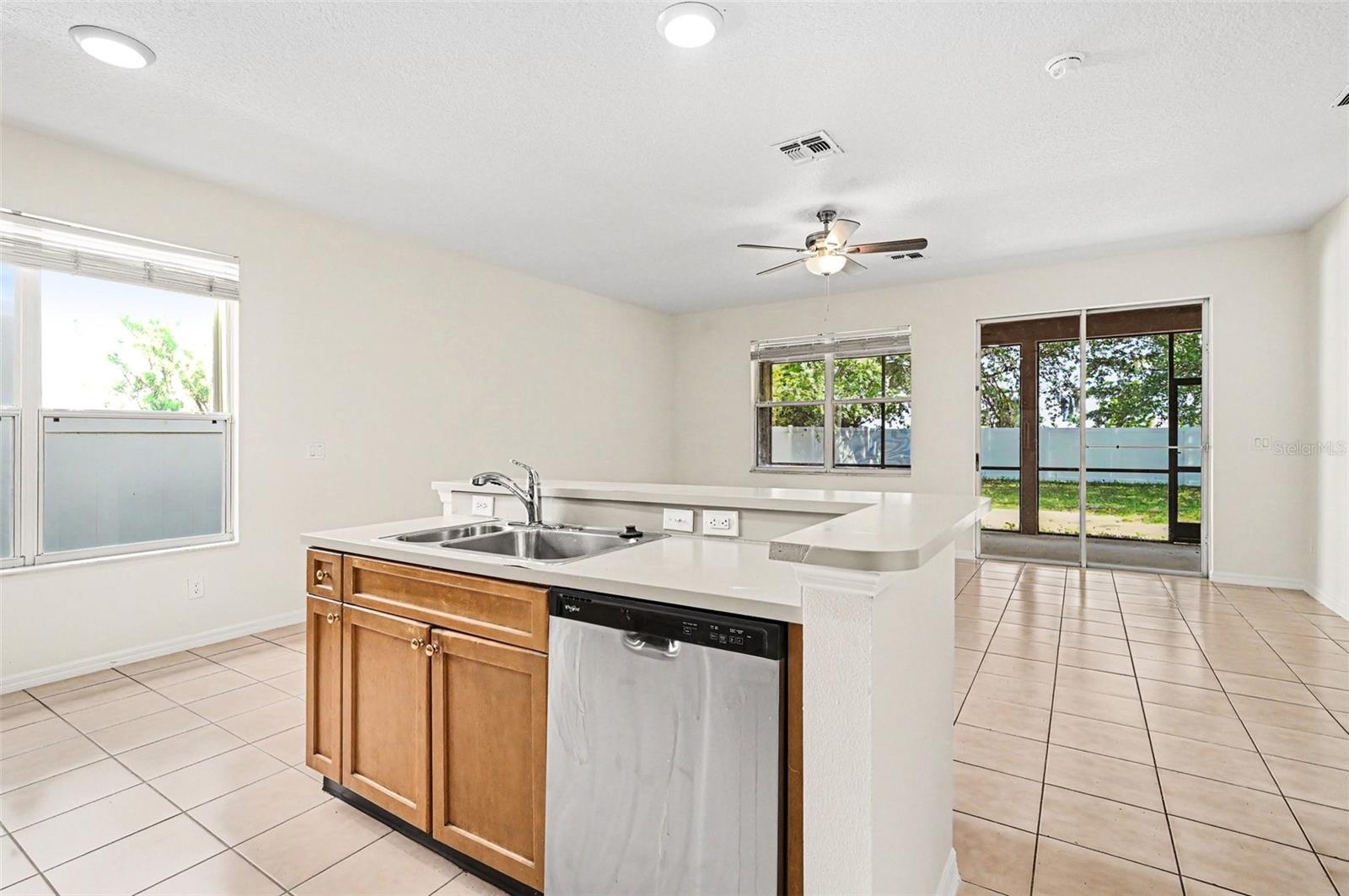 Casas a venda 3 - Jen Dantas 13450 SUNKISS LOOP