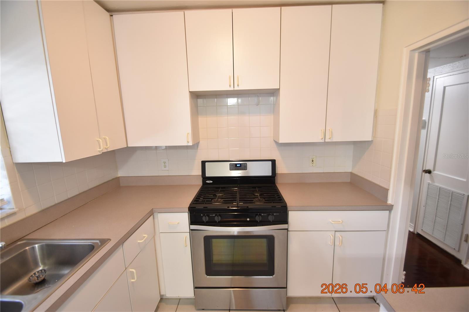 BAYHILL ESTATES - Residential Lease