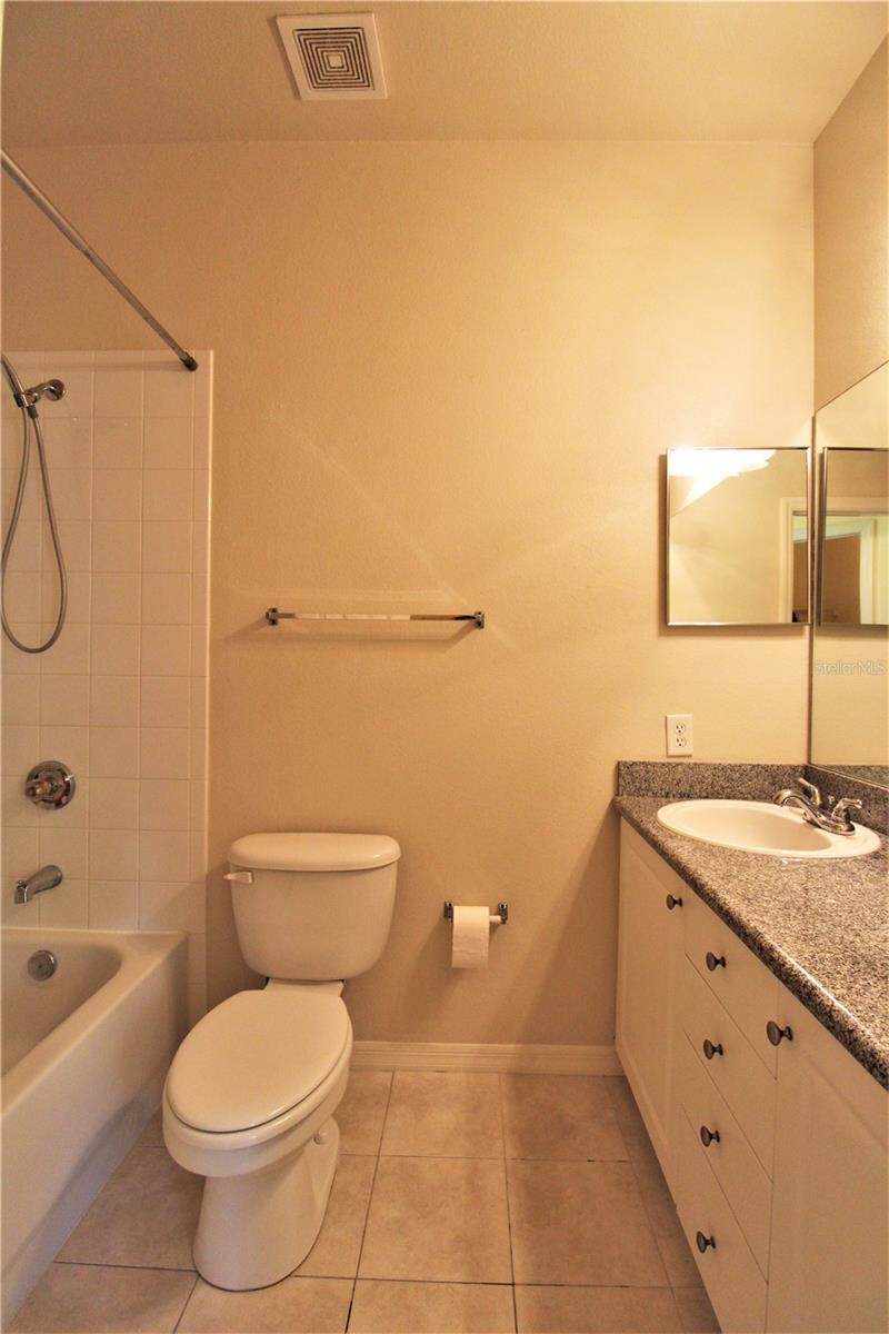 CAROLINA LANDINGS AT UNIVERSITY PLACE B - Residential Lease