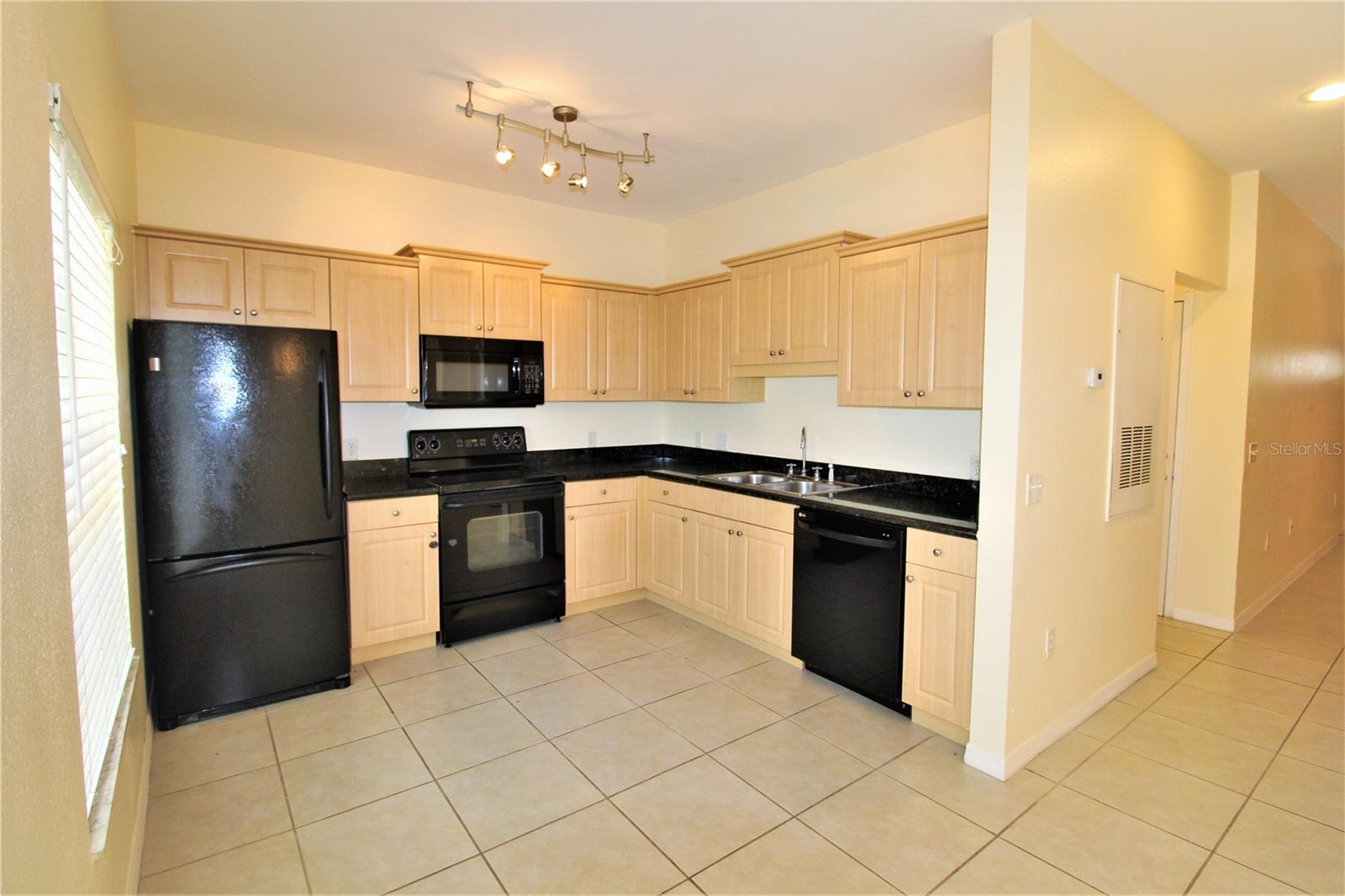 CAROLINA LANDINGS AT UNIVERSITY PLACE B - Residential Lease