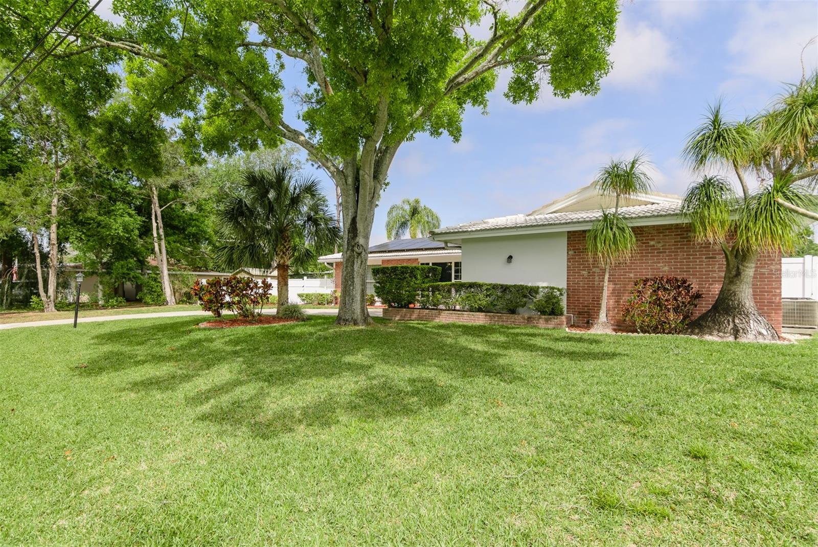 FAIRWAY MANOR - Residential