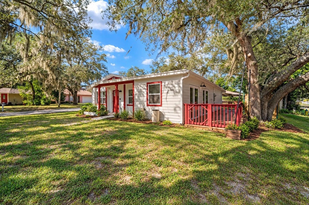Photo of 10002 Takomah Trail, Tampa, FL 33617 (MLS # N6146269)