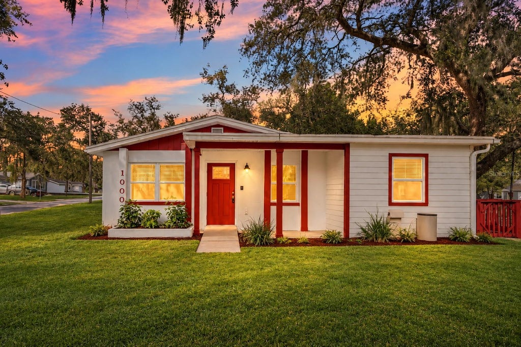 Photo of 10002 Takomah Trail, Tampa, FL 33617 (MLS # N6146269)
