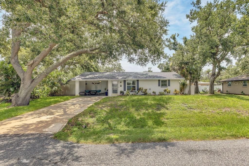 Photo of 165 Dartmouth Road, Venice, FL 34293 (MLS # TB8403459)