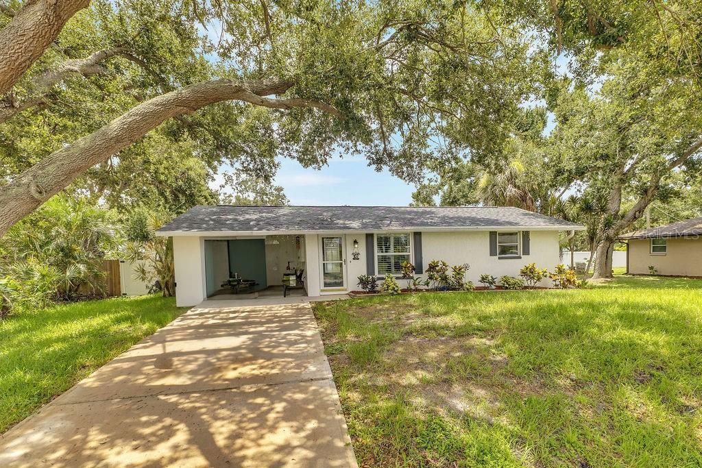 Photo of 165 Dartmouth Road, Venice, FL 34293 (MLS # TB8403459)