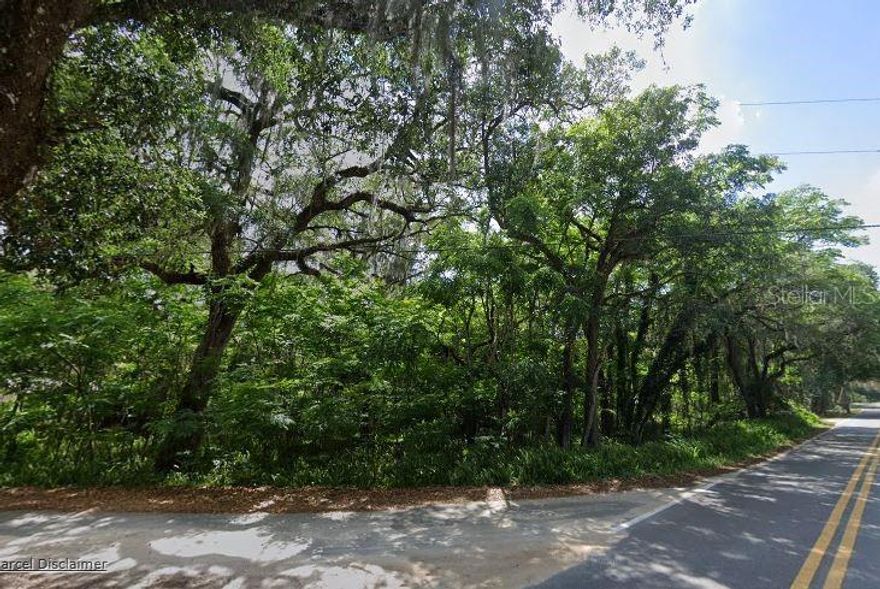 Nearly an acre of High and Dry Land nearby Lake Hutchinson in sunny Keystone Heights, Florida. Take a look at this beautiful corner lot on an asphalt road just waiting for your new Home build. To make it easier there is a well and septic already onsite.