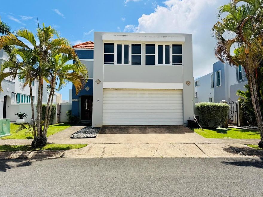 Residence located on a quiet cul-de-sac, within a gated community offering security, privacy, and comfort. This 2,300 sq. ft. home features 4 spacious bedrooms, 2.5 bathrooms, living room, dining room, kitchen, family room, and terrace. Ideal for families seeking comfort and quality of life. It comes fully equipped with refrigerator, stove, washer and dryer combo, water heater, and split units.
Enjoy resort-style amenities including swimming pool, basketball court, tennis court, gym, gazebo for activities, and passive recreational areas. Ready for immediate occupancy. $2,700 monthly (includes yard maintenance).
Requirements: Proof of income, credit verification, first month’s rent and security deposit. Contact us today for more information or to schedule a showing.