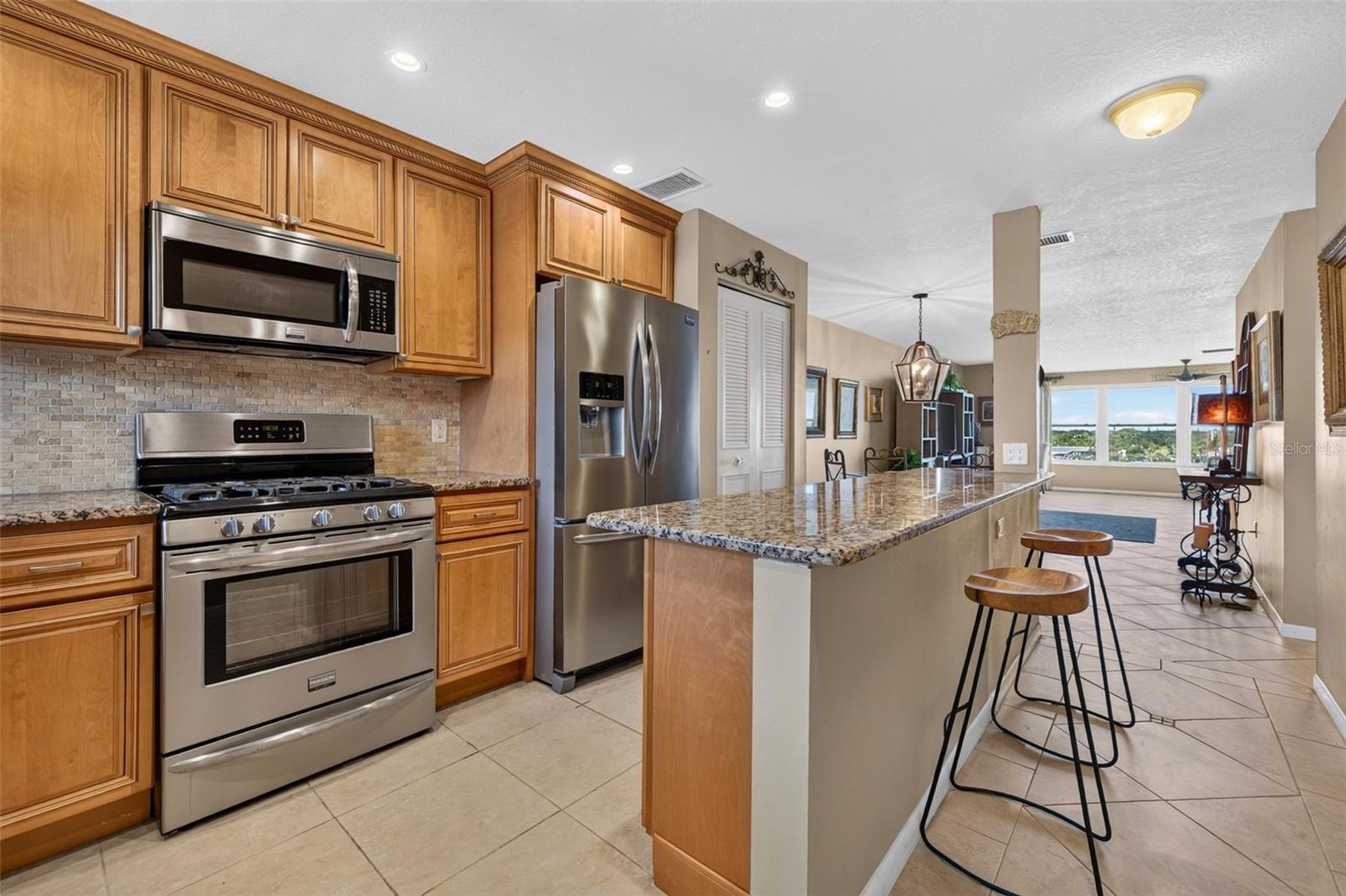 6075 SHORE BOULEVARD S 512