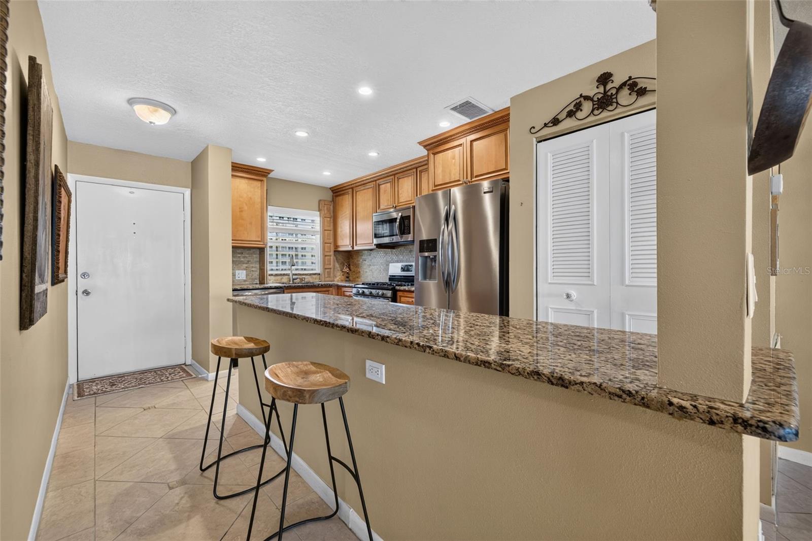 6075 SHORE BOULEVARD S 512